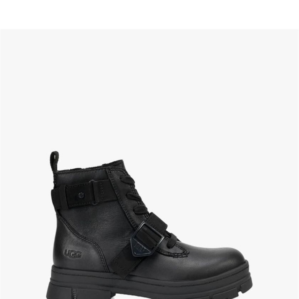 Ugg Ashton lace up boots size 6 women’s